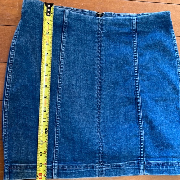 Free People denim mini skirt size 10 stretchy - Picture 7 of 7
